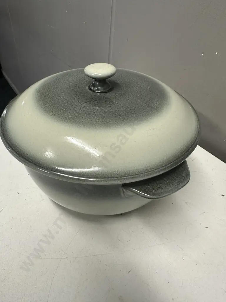 Large Temuka Stoneware Lidded Casserole Dish Blue Tones Image 1++