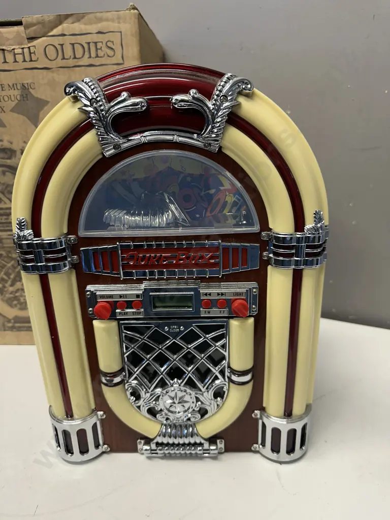 Back To The Oldies 1940s Style Duke Box CD Player Image 1++