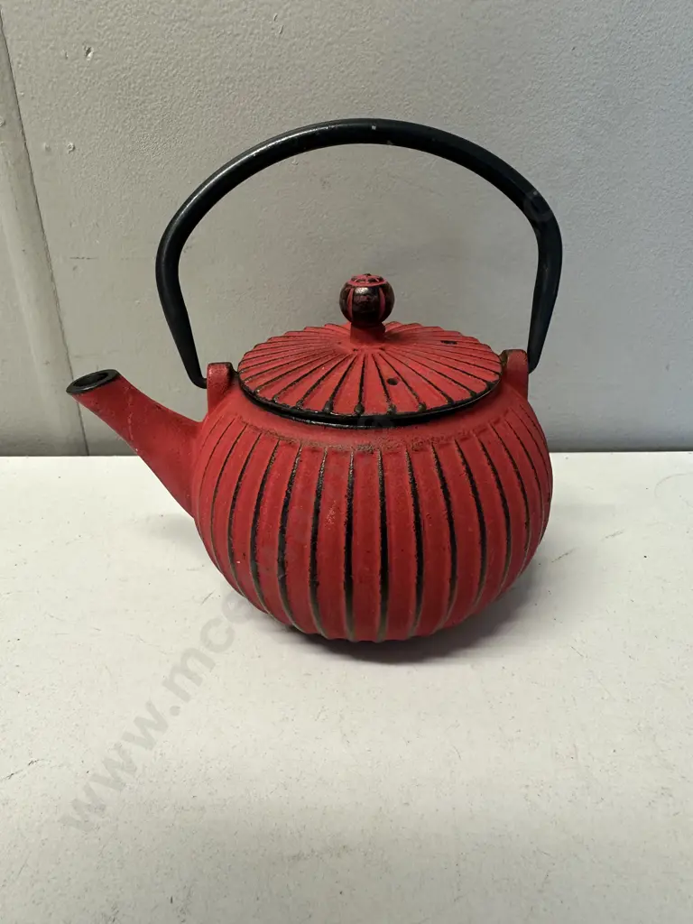 Ribbed Red Round Cast Iron Teapot  Image 1++