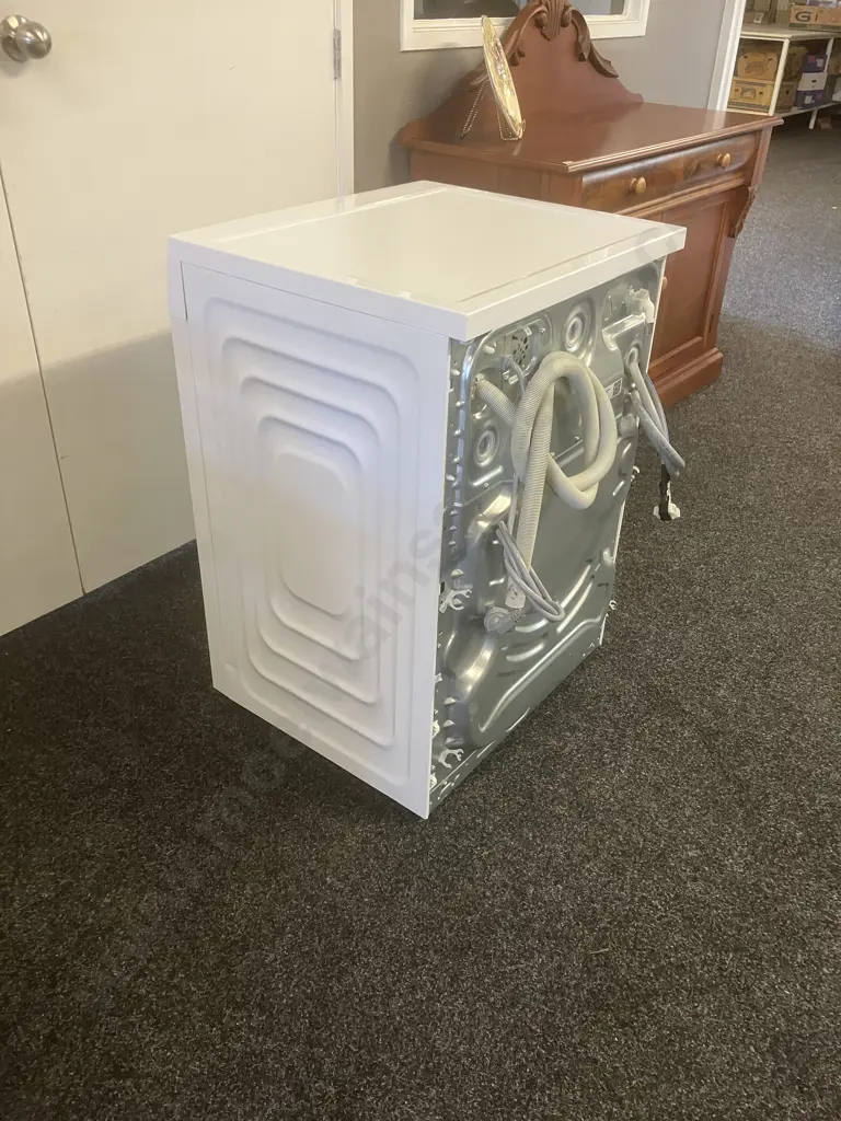 Beko 9kg Autodose Front Load Washing Machine Model BFLB902ADW (Purchased New 22/11/2025) Image 1++