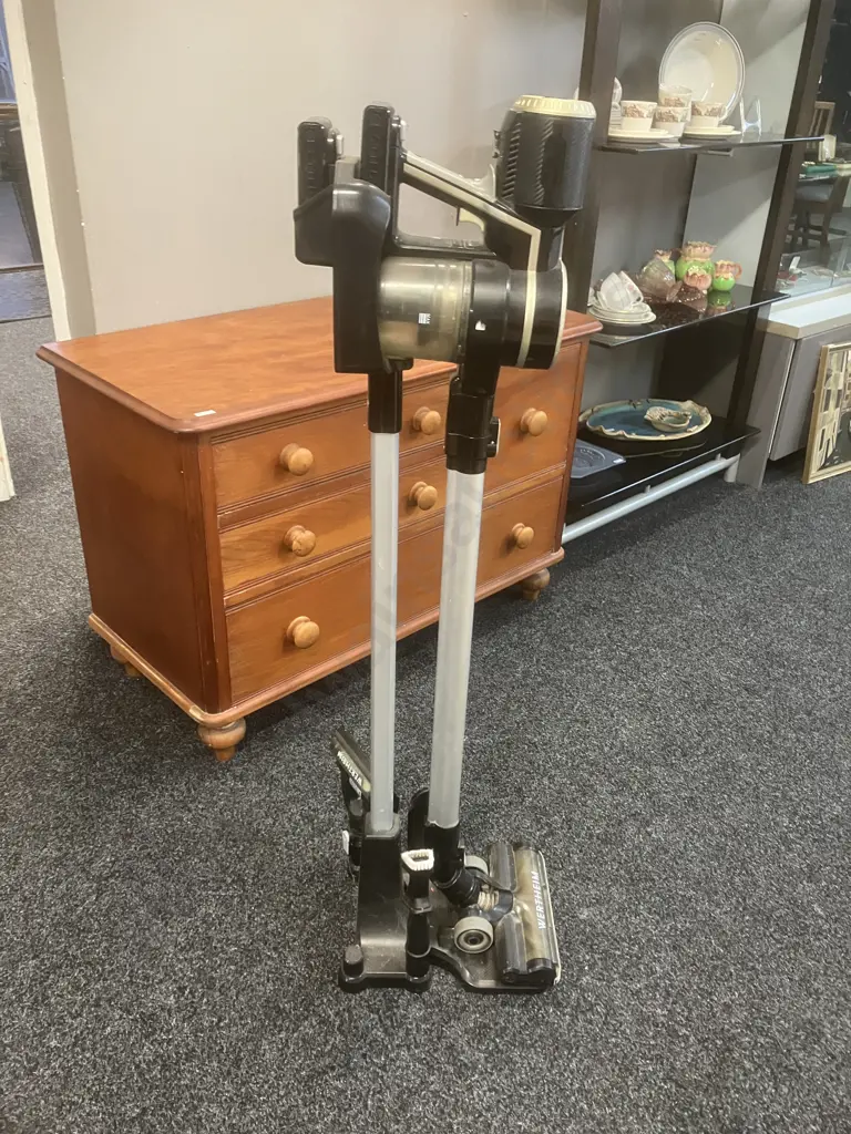 Werthiem Evolution W7301 Portable Stick Vacuum Cleaner With Charging Stand, 2 x Batteries, Vacuum Cleaner Attachments Image 1++