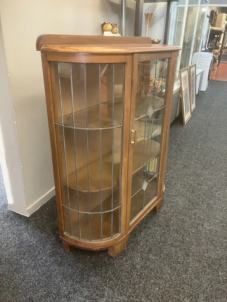 Rimu Leadlight Dome Front China Display Cabinet. 2 Shelves. H112 W90 D30.5cm Image 1++