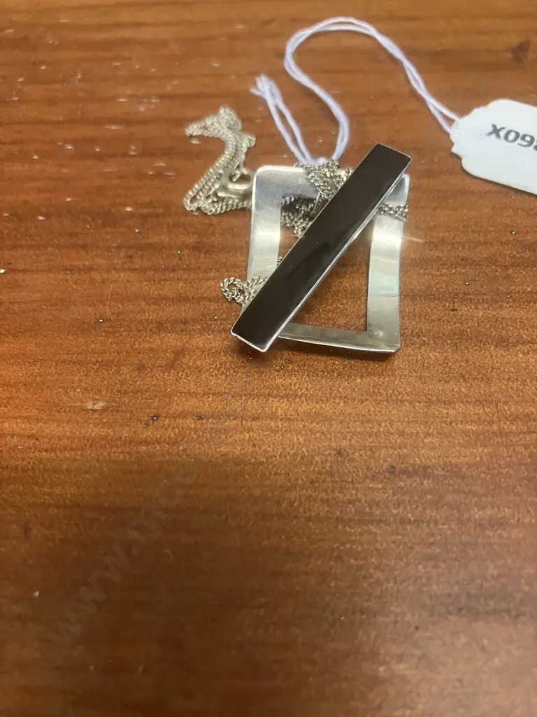 Sterling Silver Pendant & Thin Chain Stamped 925 Image 1++