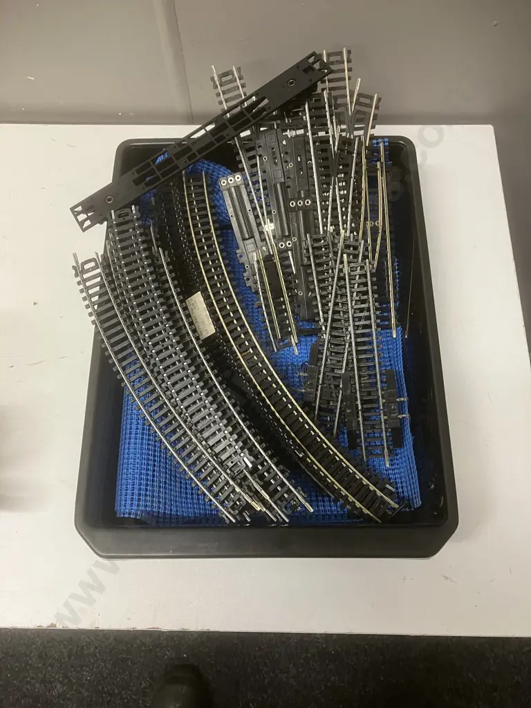 Hornby Train Track OO / HO Gauge 6 x R607, 18 x R608, 5 x Switches Etc Image 1++