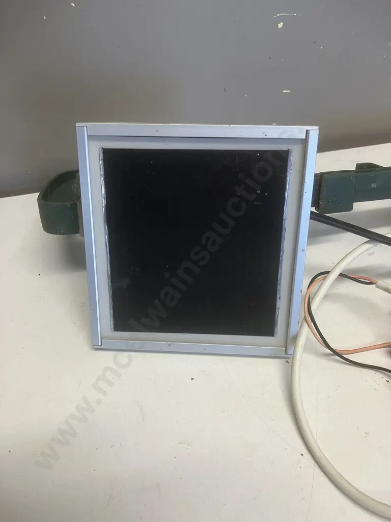 Stafix AN90 Battery Energizer with Stand & 1W 6.2V Solar Panel Image 1++