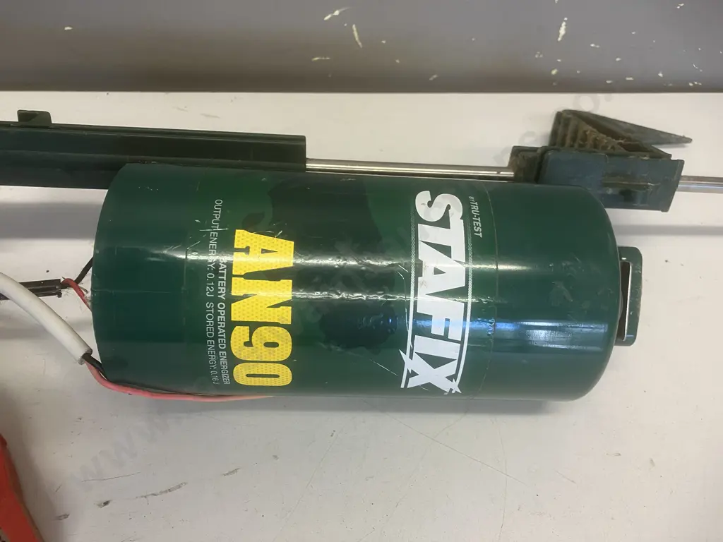 Stafix AN90 Battery Energizer with Stand & 1W 6.2V Solar Panel Image 1++