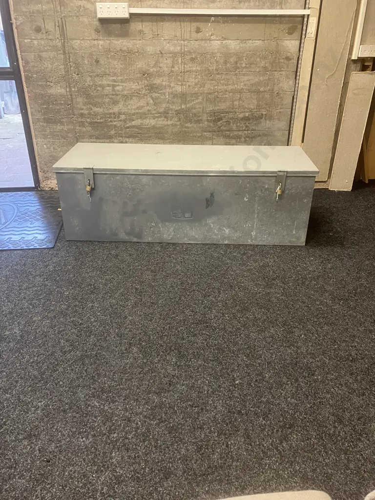 Geelong TB40 Galvanised Toolbox With Padlocks & Keys. H44 W138.5 D50cm Image 1++