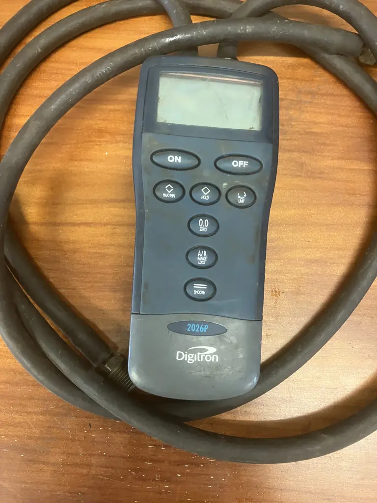 Digitron 2026P Manometer (Differential Digital Pressure Meter) 2 Pressure Ports. 0-10bar 0-1000kPa - England Image 1++