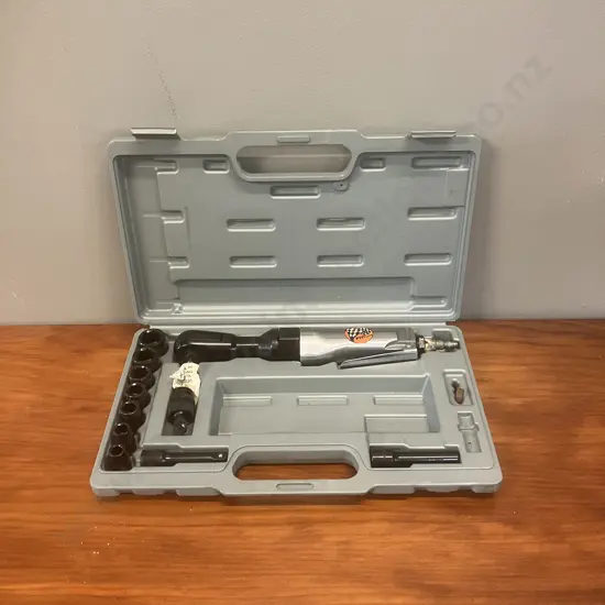PIT Tools 3/8"  Air Ratchet Wrench Kit, 7 x Sockets 9mm - 19mm, Universal Joint, 2 x 75mm Extn Bars In Blow-Mould Case