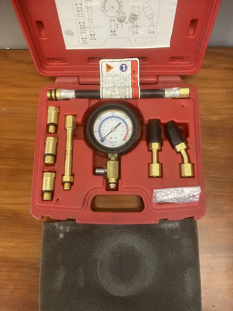 Repco Universal Compression Tester Kit - RST179, 8 Piece In Blow-Mould Case Image 1++