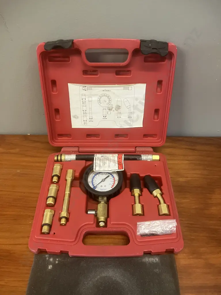 Repco Universal Compression Tester Kit - RST179, 8 Piece In Blow-Mould Case Image 1++