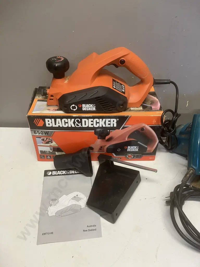 Black & Decker KW712-XE Electric Planer & Black & Decker 184mm Circular Saw Model 5738-46 Image 1++