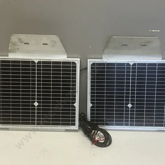 Pair of Crystalline Silicon Solar Panels 14.5W (28.5 x 34cm) With Aluminum Mounts