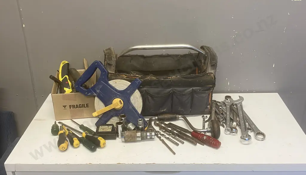 Toolbag, Tools, 50 Meter Tape, Brace & Bit Etc With 4 Hand Saws Image 1++