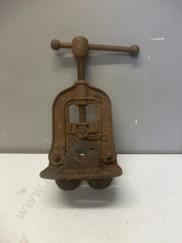 Vintage NO1 Pipe Vice Image 1++