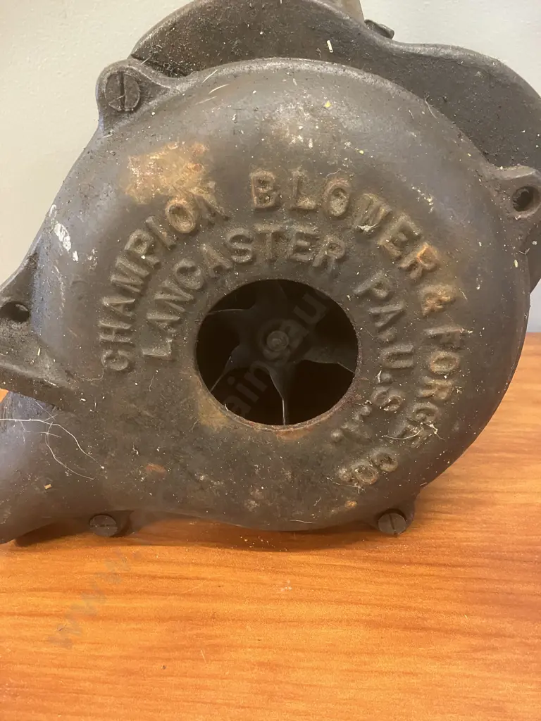 Vintage Champion Blower & Forge Co (USA) Cast Iron Blacksmith Hand Crank Blower Image 1++