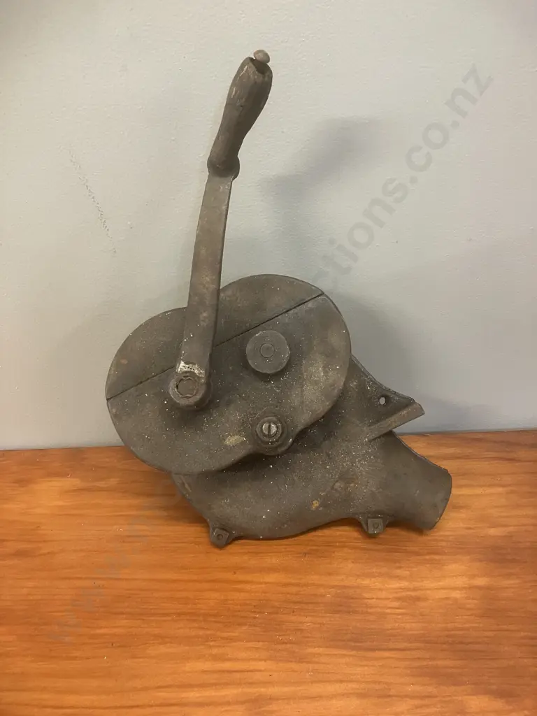 Vintage Champion Blower & Forge Co (USA) Cast Iron Blacksmith Hand Crank Blower Image 1++