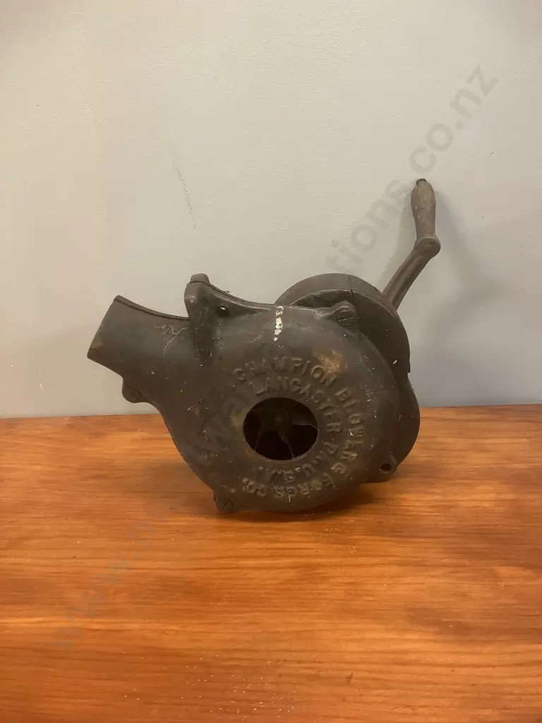 Vintage Champion Blower & Forge Co (USA) Cast Iron Blacksmith Hand Crank Blower Image 1++