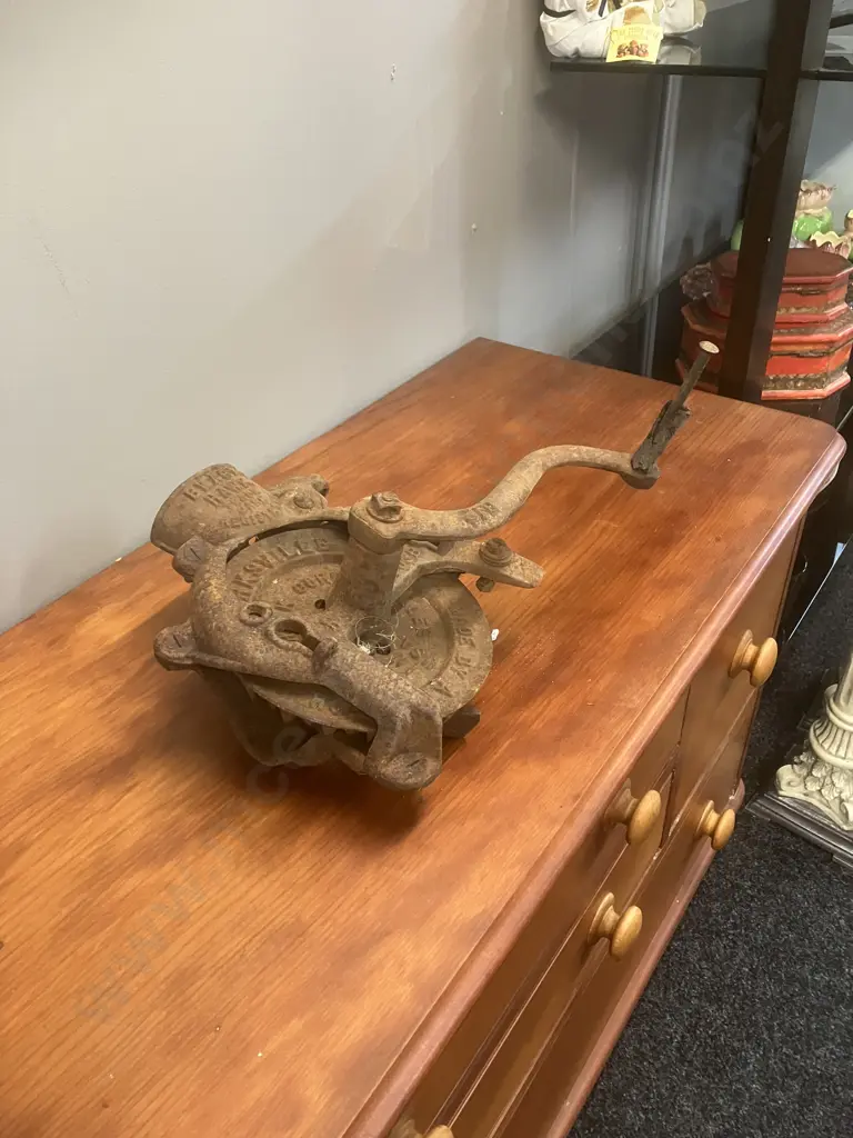 Antique Black Hawk 1903B Cast Iron Corn Sheller - A.H.Pitch Clarksville Tennesee (As Found Condition) Image 1++