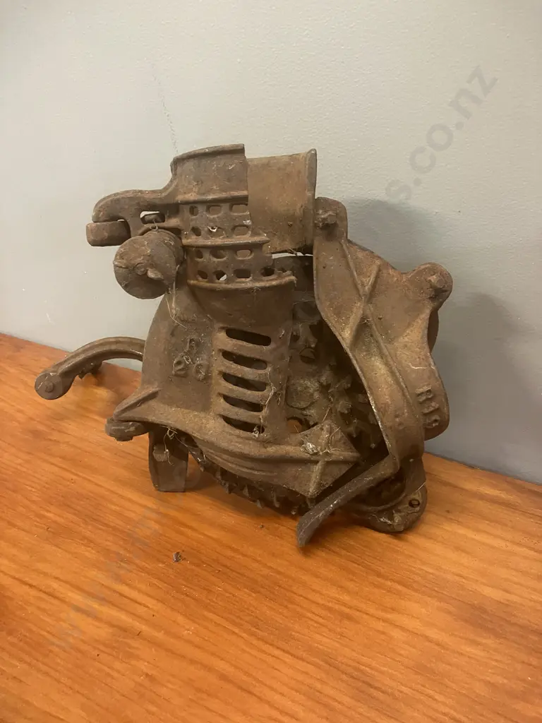 Antique Black Hawk 1903B Cast Iron Corn Sheller - A.H.Pitch Clarksville Tennesee (As Found Condition) Image 1++