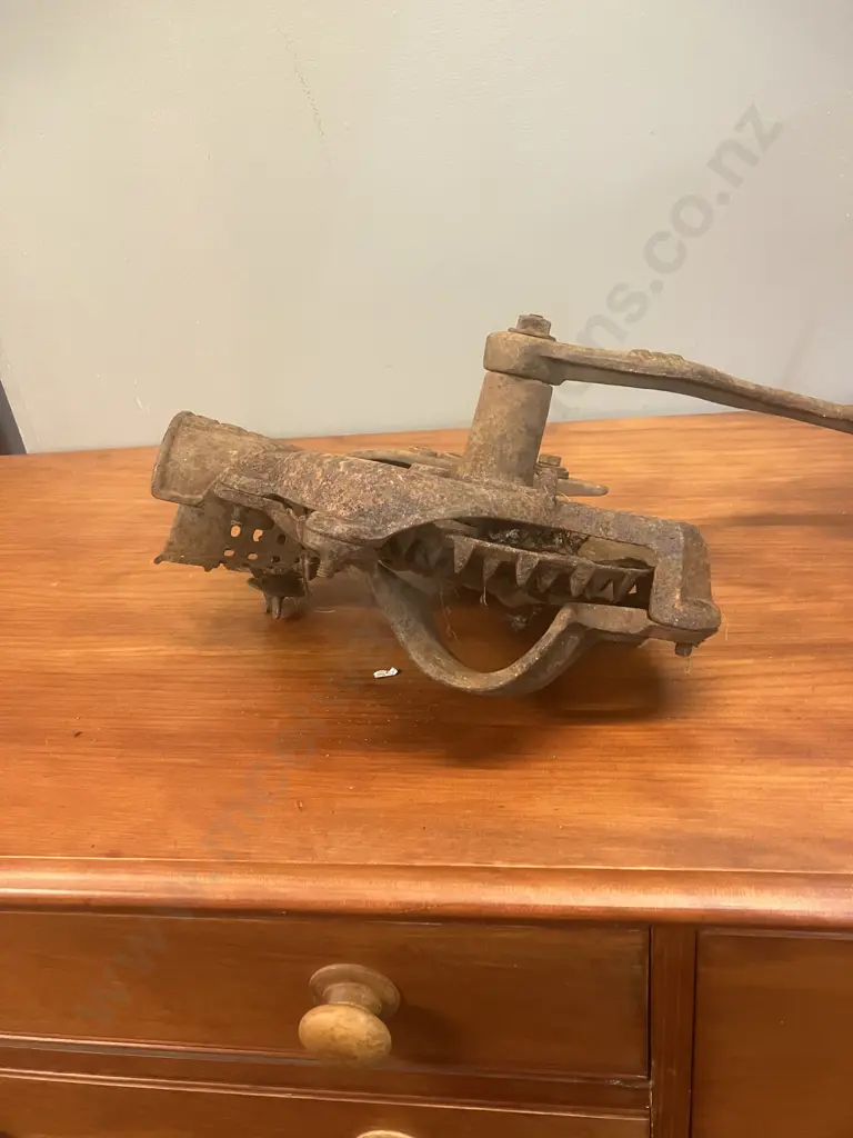 Antique Black Hawk 1903B Cast Iron Corn Sheller - A.H.Pitch Clarksville Tennesee (As Found Condition) Image 1++