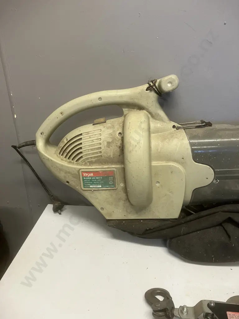 Ryobi Blower Vac 1800W & Hand Cable Puller Image 1++