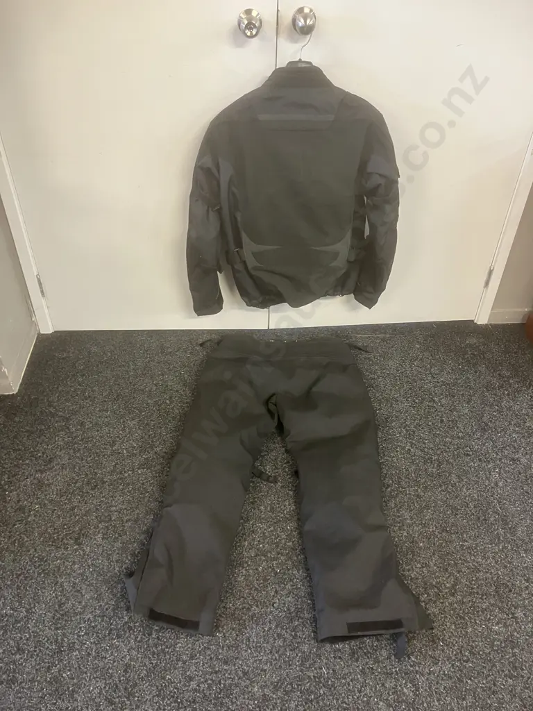 1TONNE Quality Racing Apparel Motorbike Jacket & Pants Size L Image 1++