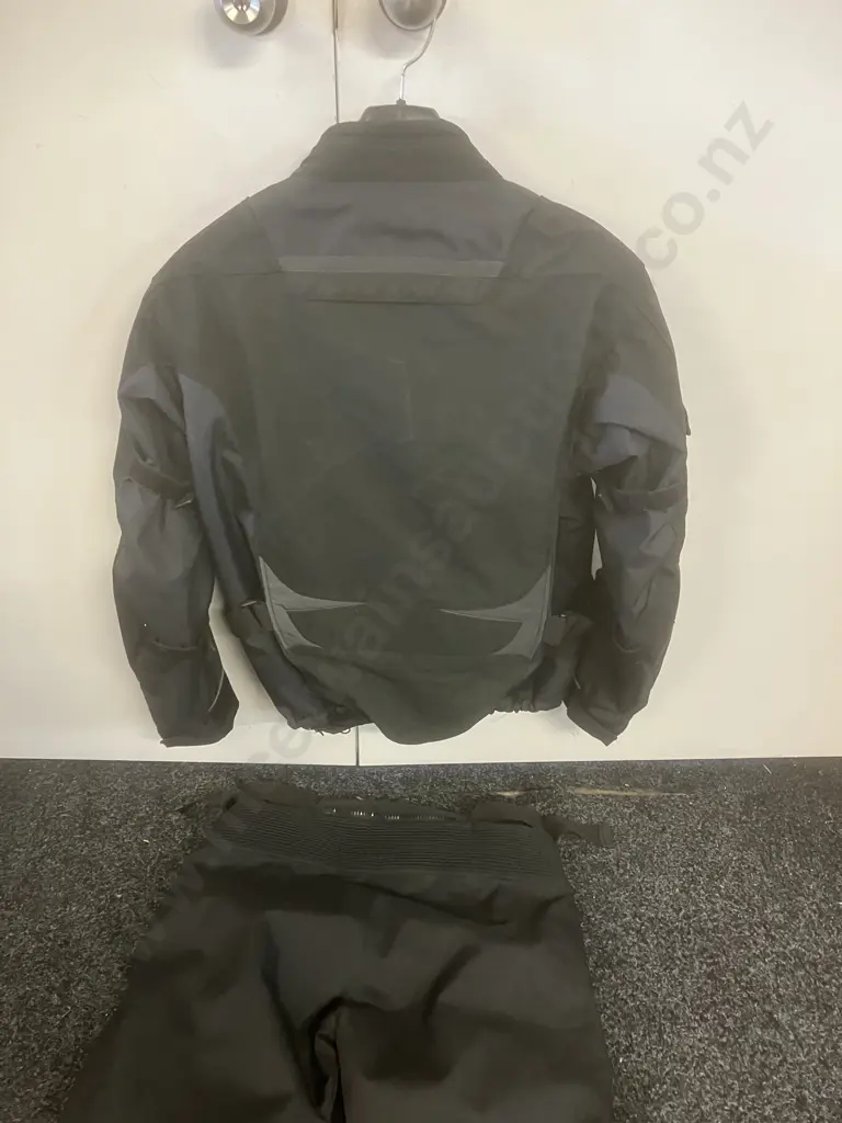 1TONNE Quality Racing Apparel Motorbike Jacket & Pants Size L Image 1++