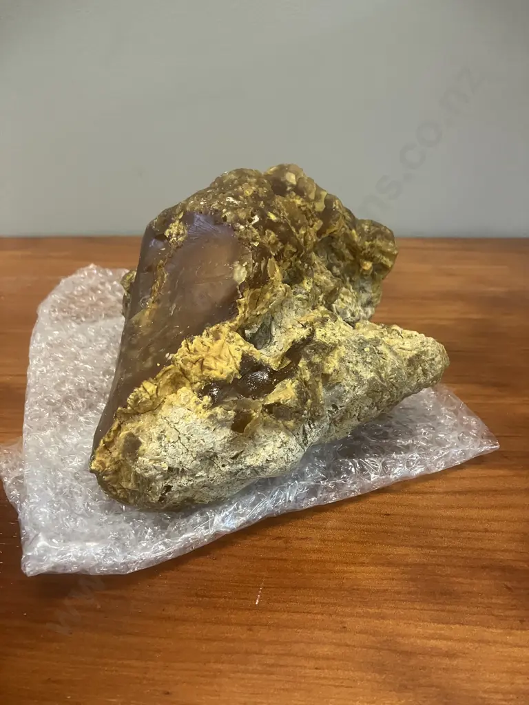 Kauri Gum Piece (H12 W16 D16cm) With Assorted Kauri Gum Pieces Image 1++