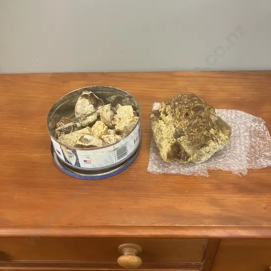 Kauri Gum Piece (H12 W16 D16cm) With Assorted Kauri Gum Pieces