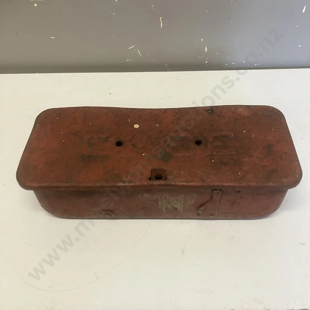 Case Tractor Steel Toolbox With Embossed Lid Image 1++