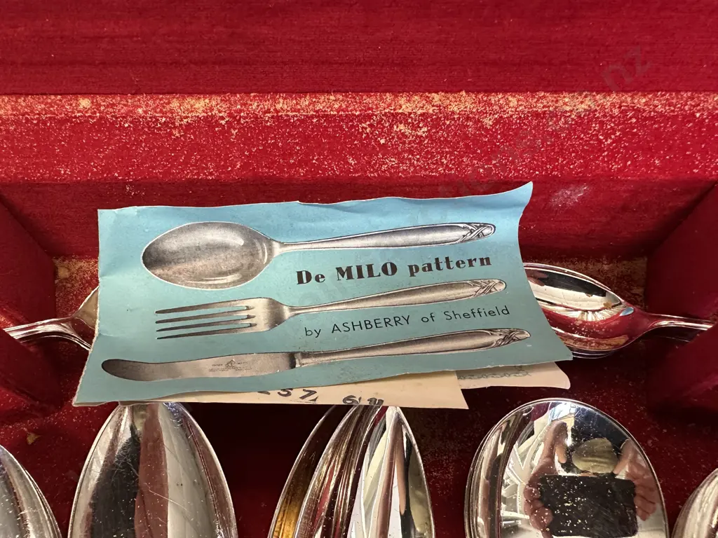 ASHBERRY of Sheffield 'De MILO' Pattern 44 Piece Cutlery Set in Wooden Canteen Image 1++