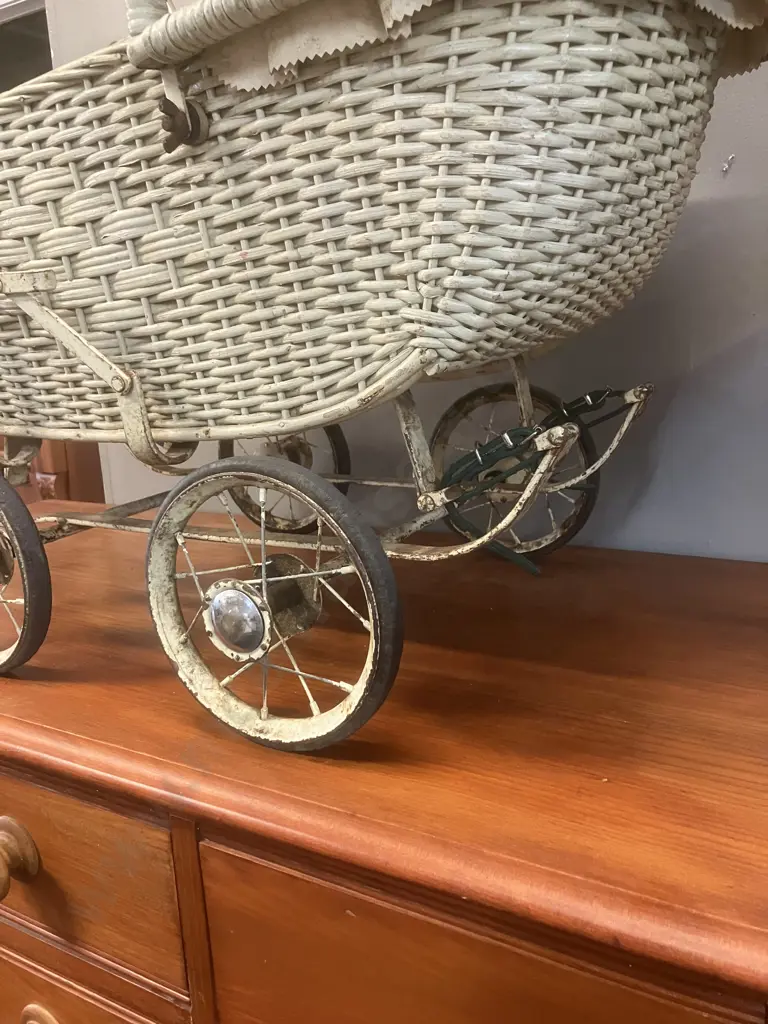 Vintage Cane Dolls Pram - Superior Cane Pram Co Wanganui c1950. H73 W83 D45cm Image 1++