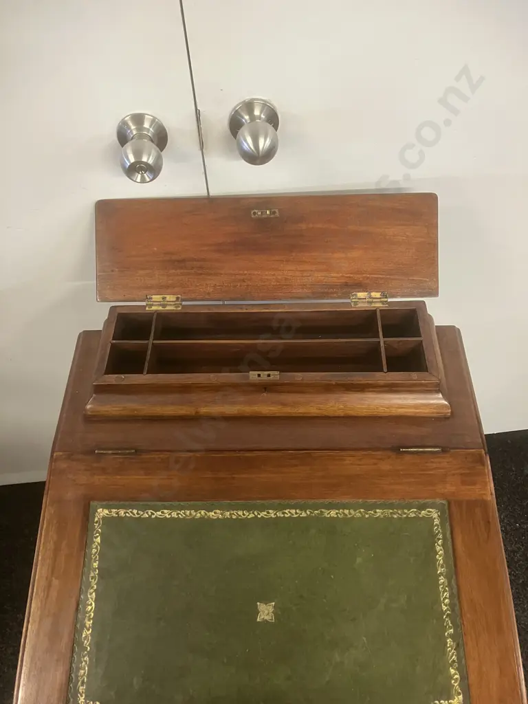 Stunning Carved Oak Victorian Style Davenport Desk With Key, 4 Drawers RHS. H88 W57.5 D56 Image 1++