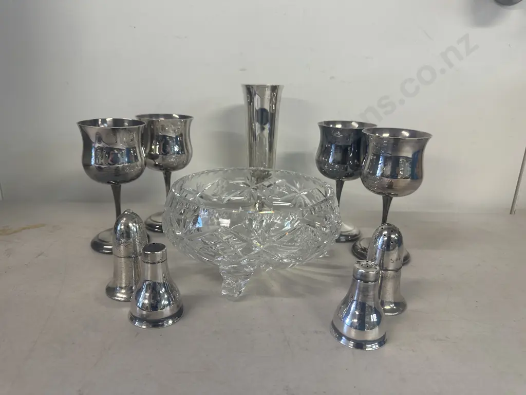 Vintage Tri Legged Crystal Bowl Silver Ware Items Image 1++