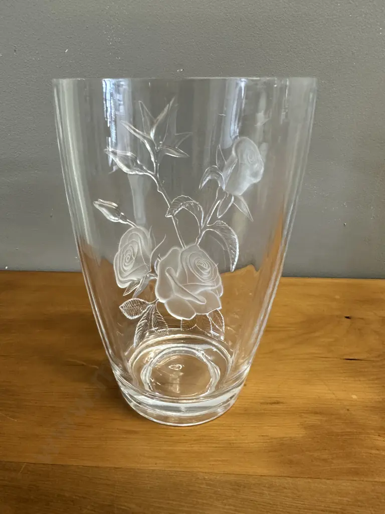 Makasa Clear Oval Vase With Frosted Rose Embossed Design H25cm. Image 1++