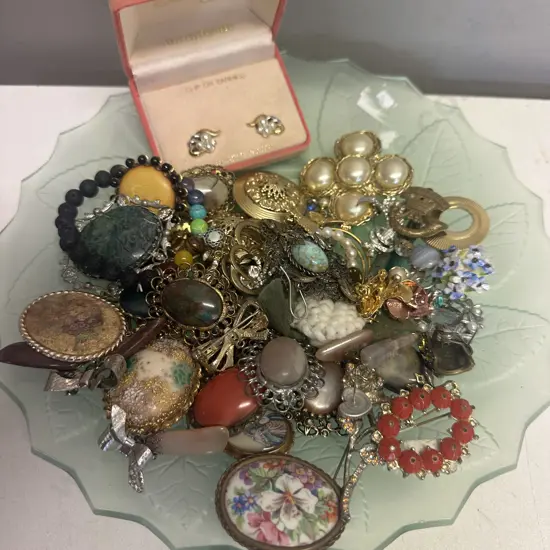 Selection Of Vintage Brooches & Earrings