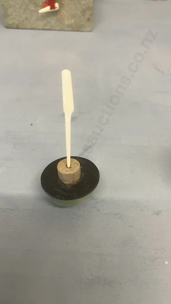 Vintage Large Chinese Reverse Painted Glass Snuff Bottle (8 x 8cm) with Spoon Attached Stopper & Box Image 1++