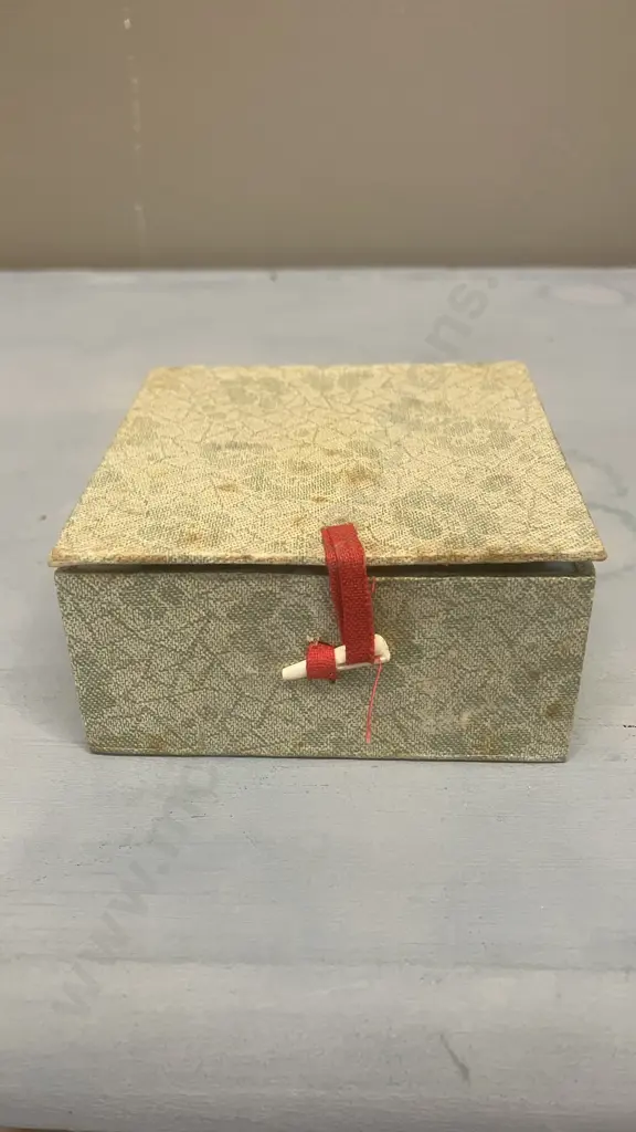 Vintage Large Chinese Reverse Painted Glass Snuff Bottle (8 x 8cm) with Spoon Attached Stopper & Box Image 1++