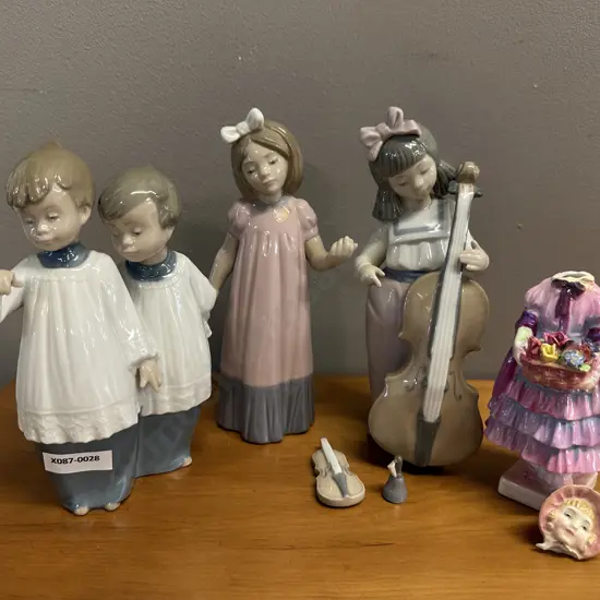 Figurines including Royal Doulton, Nao etc (af)