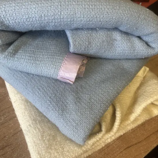 Woollen Blankets x3 With Satin Edges
