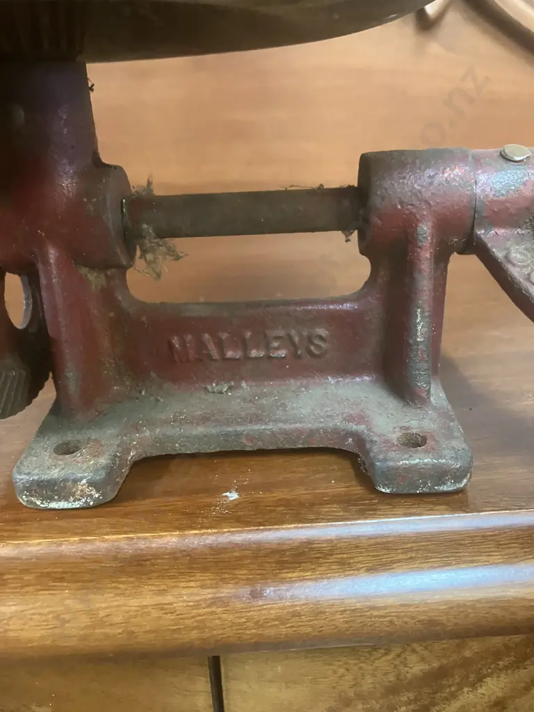 Vintage ⁨Malleys Ltd, Sydney Hand Operated Butter Churn⁩, c1930-1950. 30 x 39cm (60 Rev Pr Min) Image 1++