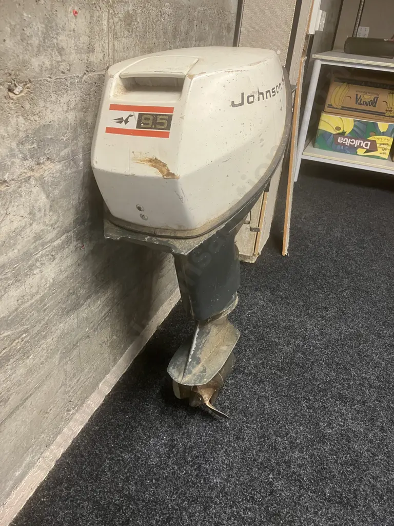 Vintage 1971 Johnson 9R71R 9.5 HP Outboard Motor. Serial C48816 (As-Is) Image 1++