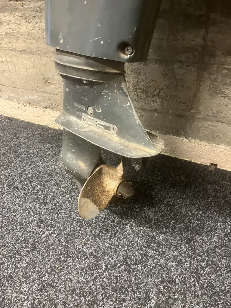 Vintage 1971 Johnson 9R71R 9.5 HP Outboard Motor. Serial C48816 (As-Is) Image 1++