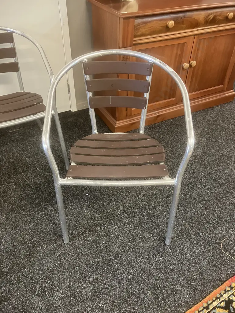 Set of 4 Aluminum Tub Chairs With Wood Slats Image 1++