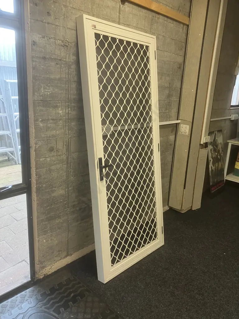 Screen Door - White Aluminum Frame. H199.53 W82.5 D8cm  With Key Image 1++