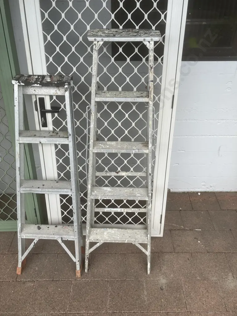 Pair of Aluminum Step Ladders - 4 Step 144cm & 3 Step 121cm Image 1++