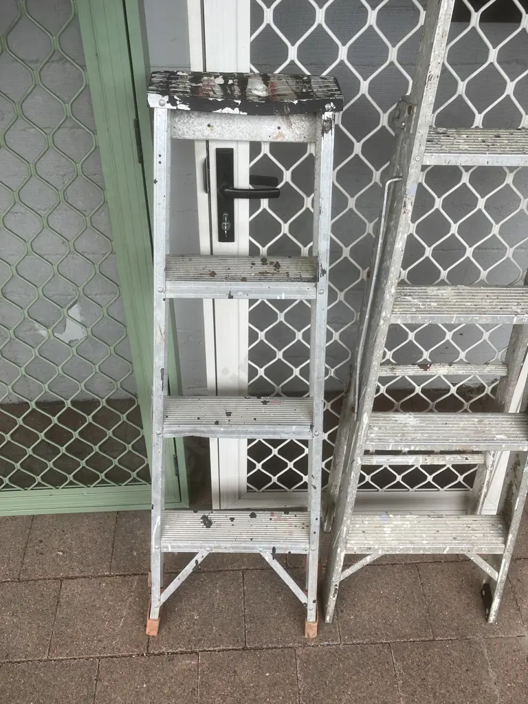 Pair of Aluminum Step Ladders - 4 Step 144cm & 3 Step 121cm Image 1++