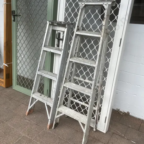 Pair of Aluminum Step Ladders - 4 Step 144cm & 3 Step 121cm