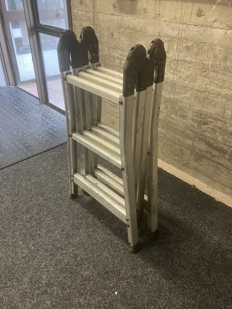 Aluminum Folding Ladder Image 1++